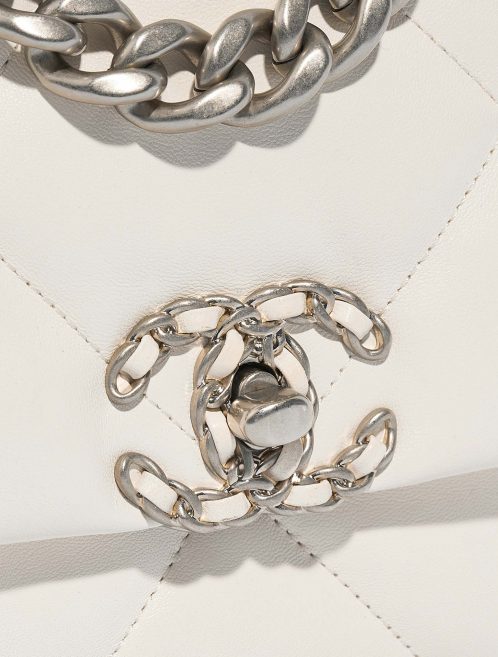 Chanel 19 FlapBag White Closing System  | Sell your designer bag on Saclab.com