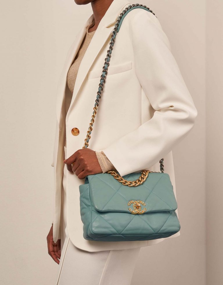 Chanel 19 LightGreen 0F | Sell your designer bag on Saclab.com