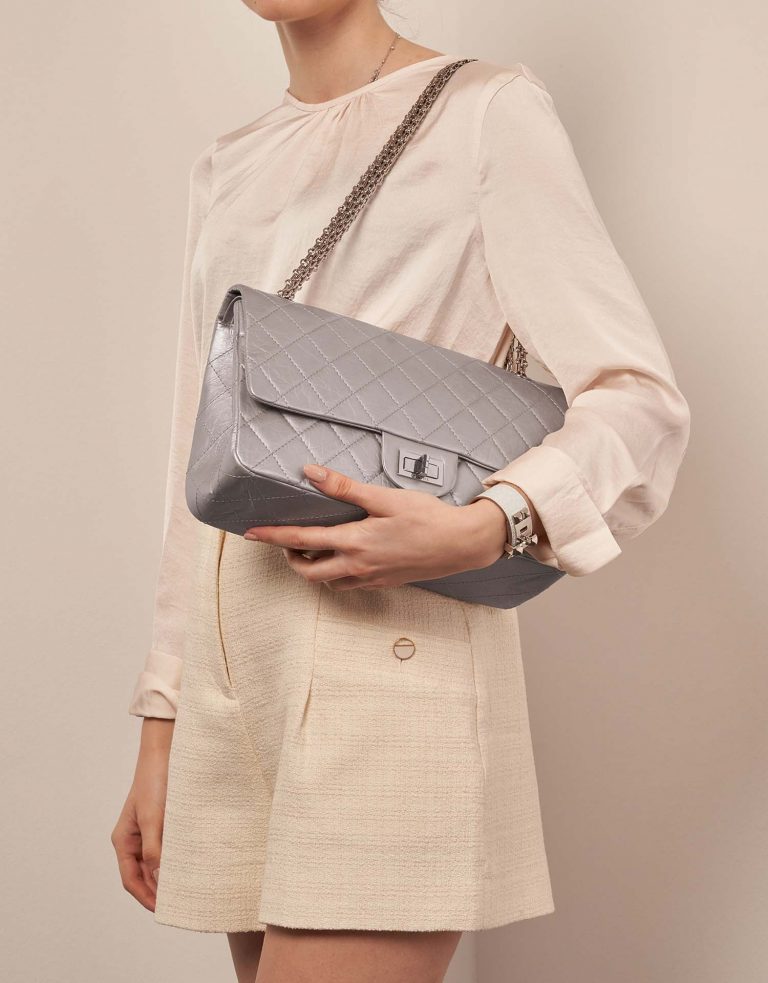 Chanel 255Reissue 227 Silver Sizes Worn | Sell your designer bag on Saclab.com