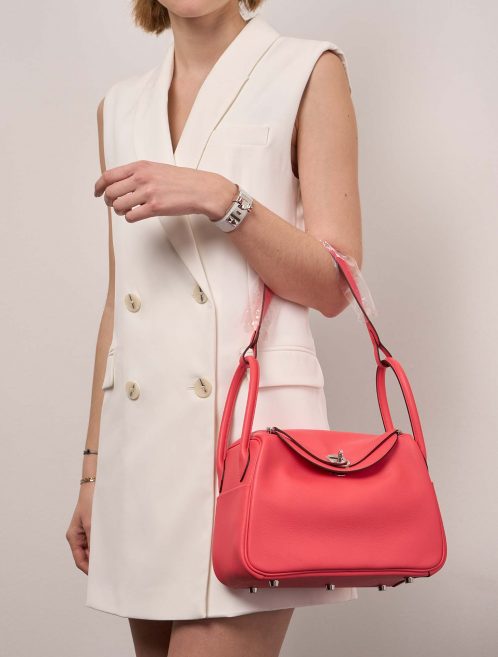 Hermès Lindy 26 RoseTexas Sizes Worn | Sell your designer bag on Saclab.com