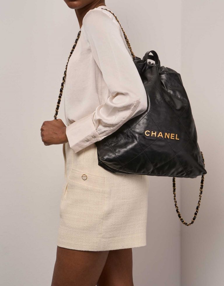 Pre-owned Chanel bag 22 Backpack Calf Black Black | Sell your designer bag on Saclab.com