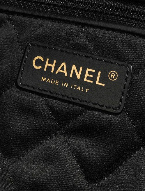 Pre-owned Chanel bag 22 Backpack Calf Black Black | Sell your designer bag on Saclab.com