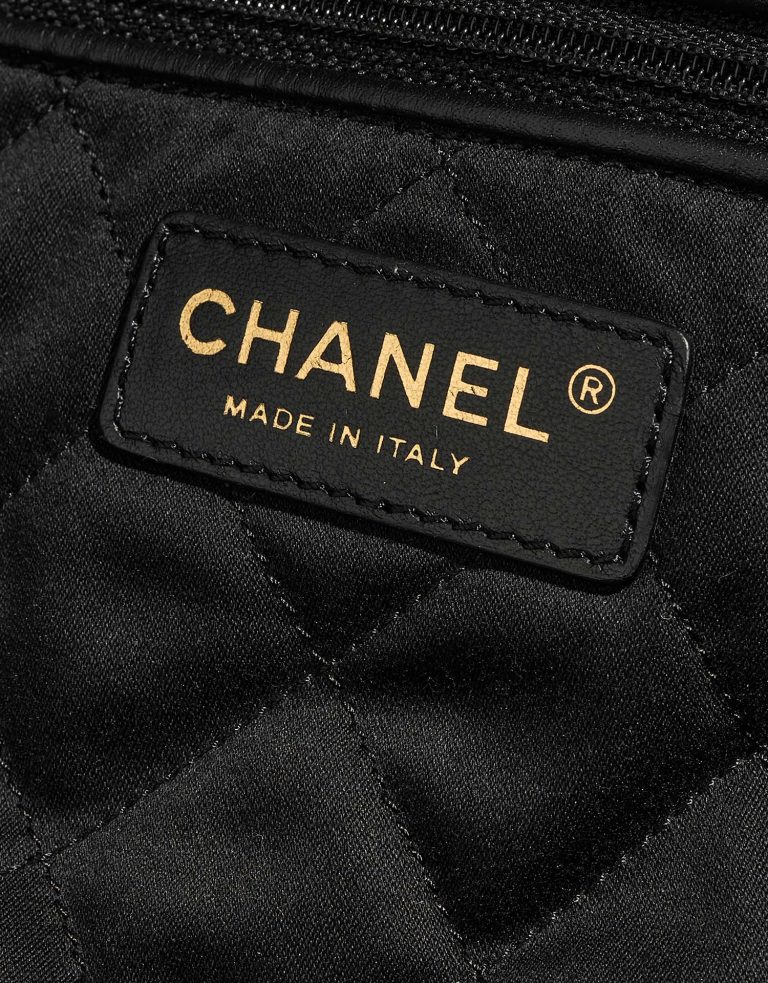 Pre-owned Chanel bag 22 Backpack Calf Black Black | Sell your designer bag on Saclab.com