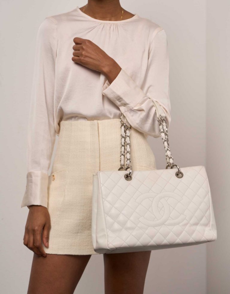 Pre-owned Chanel bag Shopping Tote GST Caviar White White | Sell your designer bag on Saclab.com