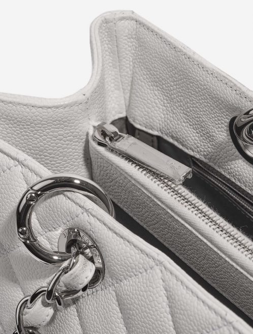 Pre-owned Chanel bag Shopping Tote GST Caviar White White | Sell your designer bag on Saclab.com
