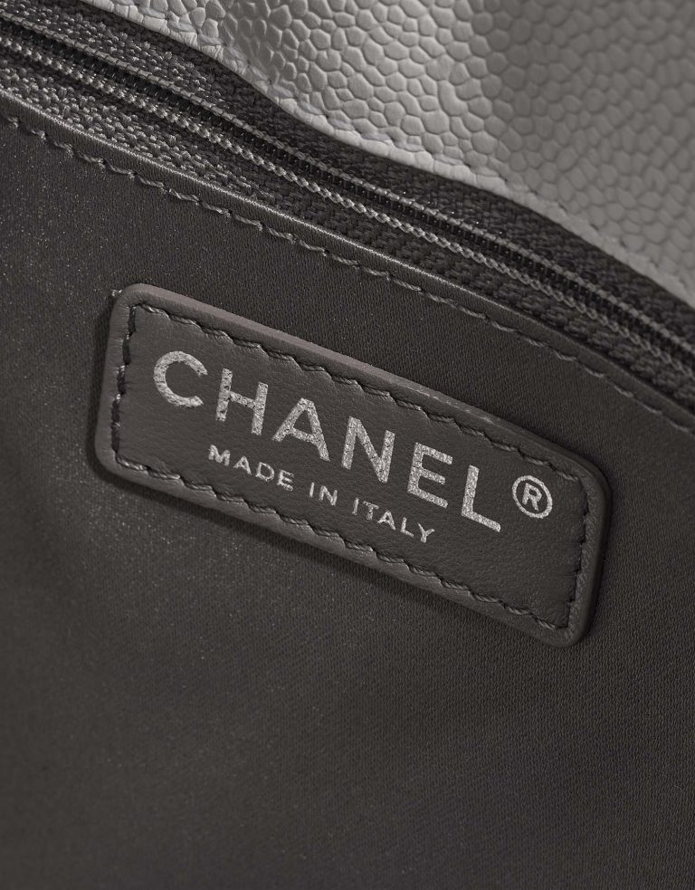 Pre-owned Chanel bag Shopping Tote GST Caviar White White | Sell your designer bag on Saclab.com