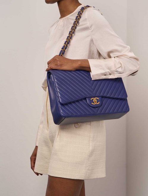 Pre-owned Chanel bag Timeless Chevron Maxi Lamb Blue Blue | Sell your designer bag on Saclab.com