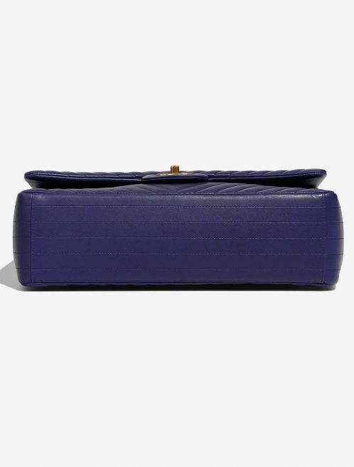 Pre-owned Chanel bag Timeless Chevron Maxi Lamb Blue Blue | Sell your designer bag on Saclab.com