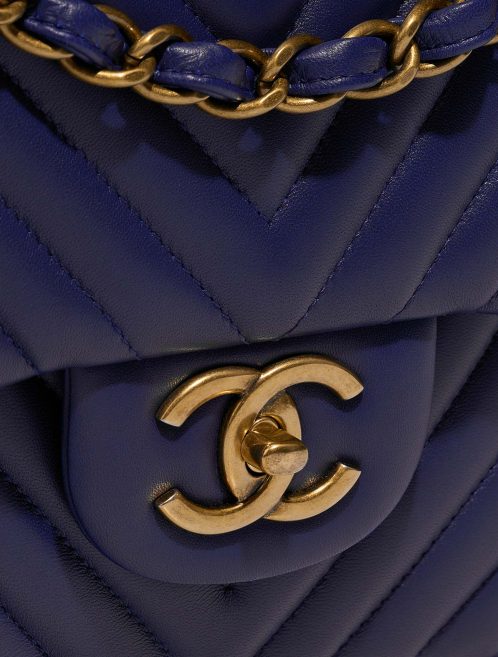 Pre-owned Chanel bag Timeless Chevron Maxi Lamb Blue Blue | Sell your designer bag on Saclab.com