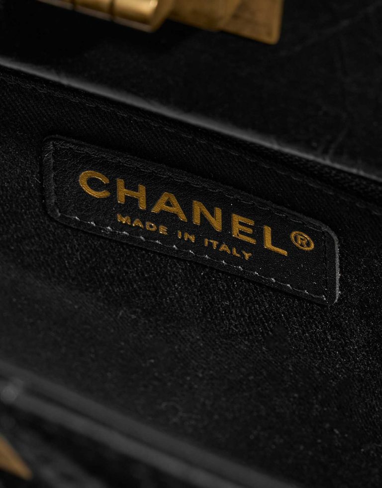 Pre-owned Chanel bag 2.55 Reissue Handle Patent Black | Sell your designer bag on Saclab.com