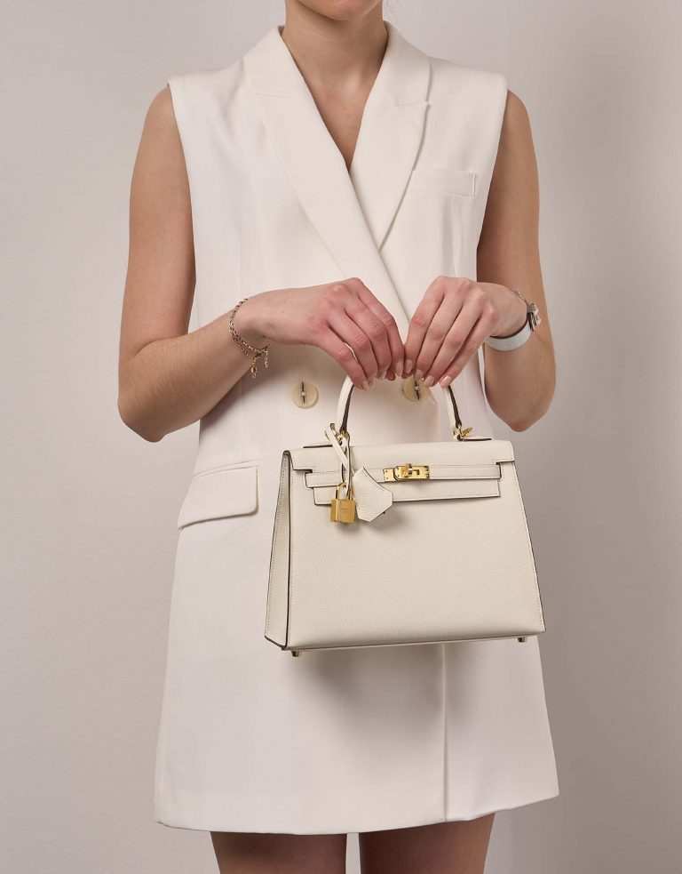 Hermès Kelly 25 Nata Sizes Worn | Sell your designer bag on Saclab.com