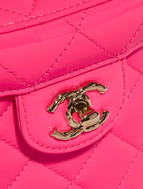 Chanel Vanity Small NeonPink Closing System  | Sell your designer bag on Saclab.com