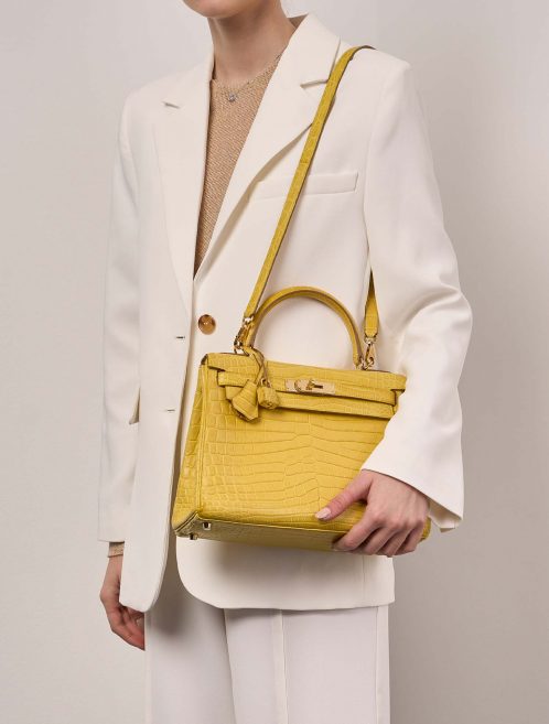 Hermès Kelly 28 JauneMimosa Sizes Worn | Sell your designer bag on Saclab.com