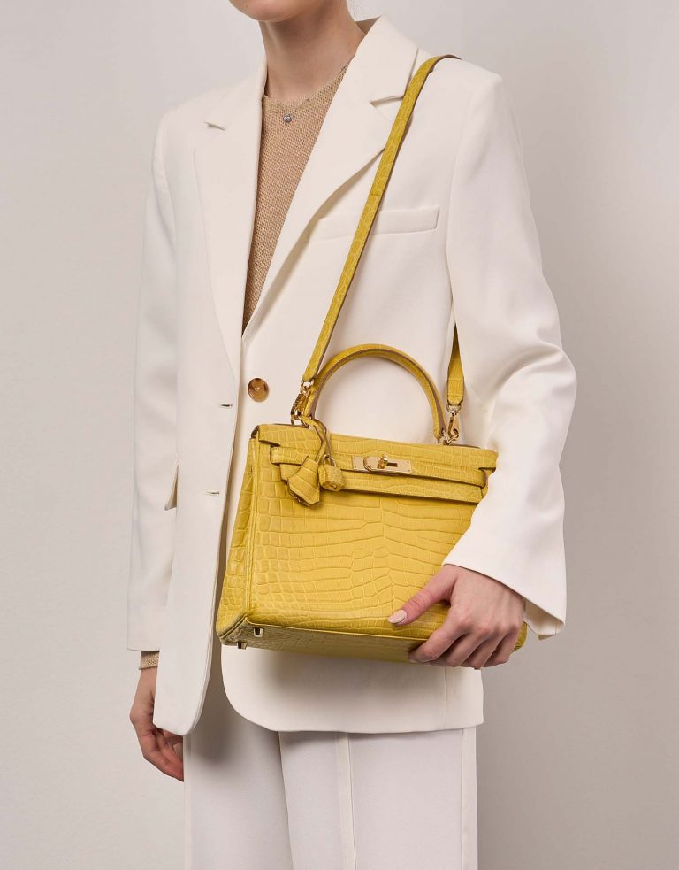 Hermès Kelly 28 JauneMimosa Front  | Sell your designer bag on Saclab.com