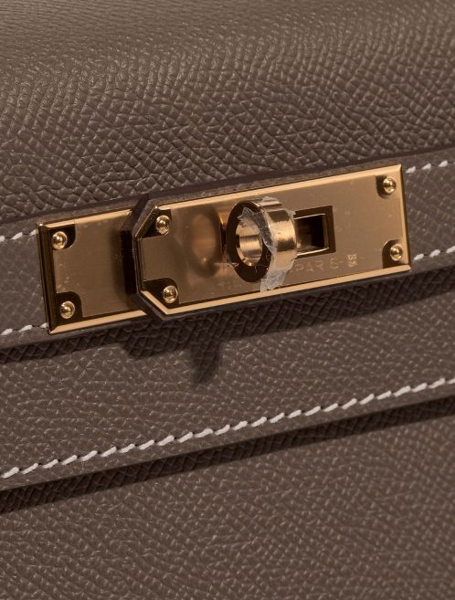 Hermès Kelly 28 Etoupe Closing System  | Sell your designer bag on Saclab.com