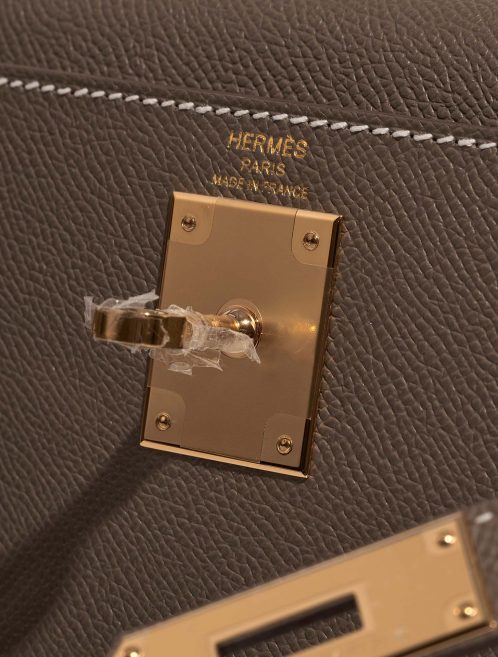 Hermès Kelly 28 Etoupe Logo  | Sell your designer bag on Saclab.com