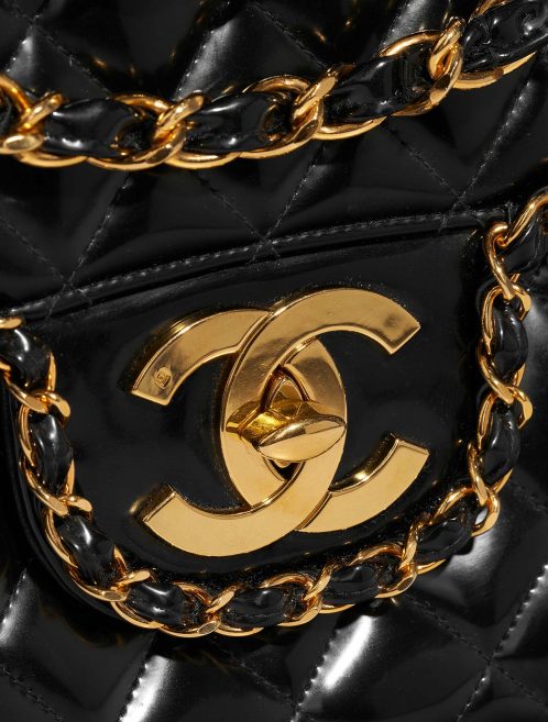 Chanel Timeless Maxi Black Closing System  | Sell your designer bag on Saclab.com