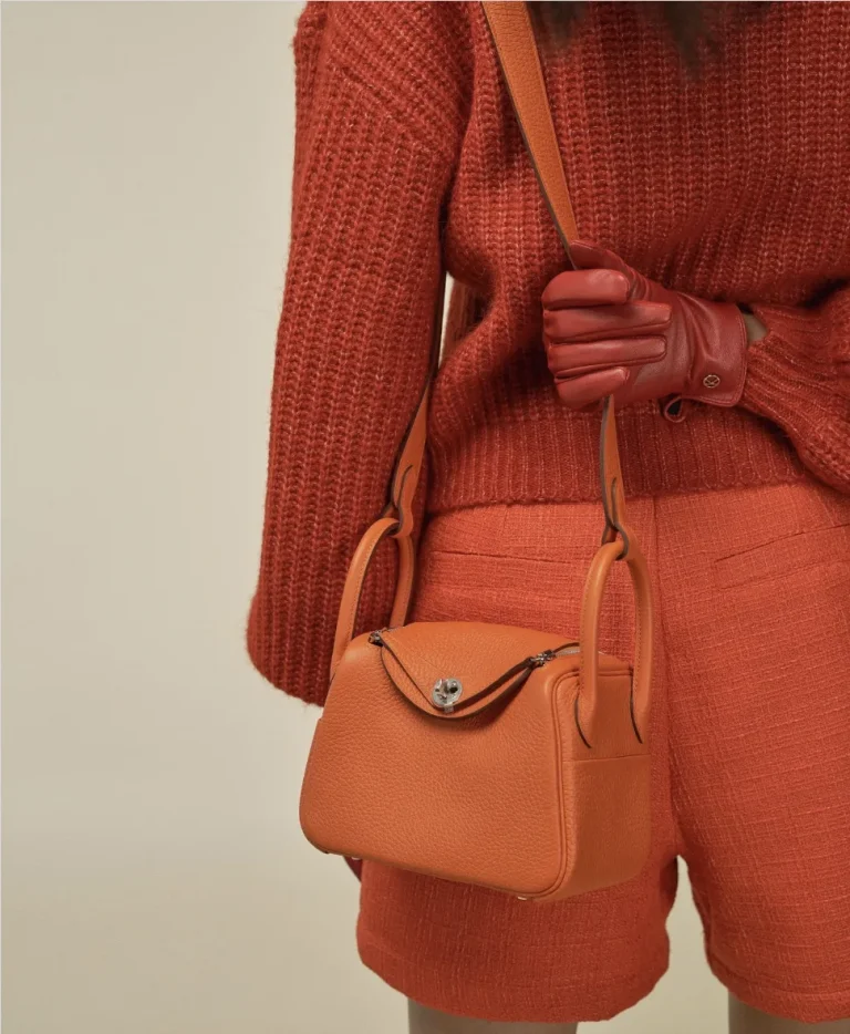 Hermès Lindy 20 Mini Taurillon Clemence Feu. Sold on saclab.com