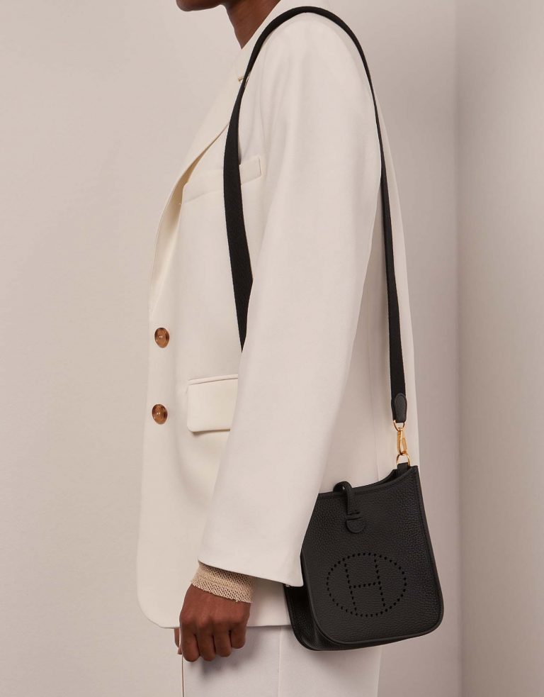 Hermès Evelyne 16 Black 1M | Sell your designer bag on Saclab.com