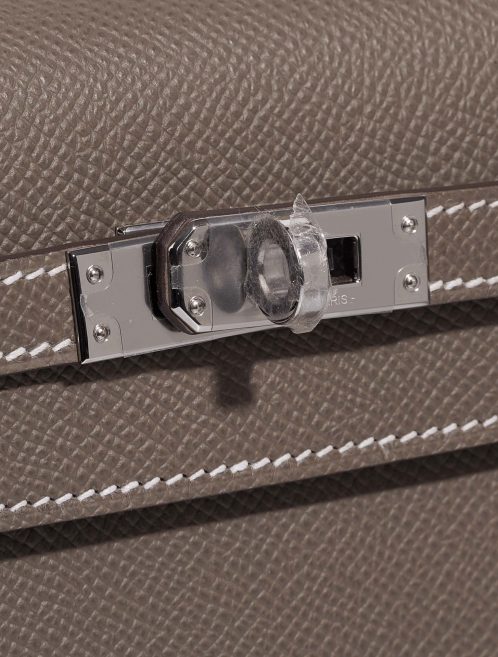 Hermès Kelly 25 Etoupe Closing System  | Sell your designer bag on Saclab.com