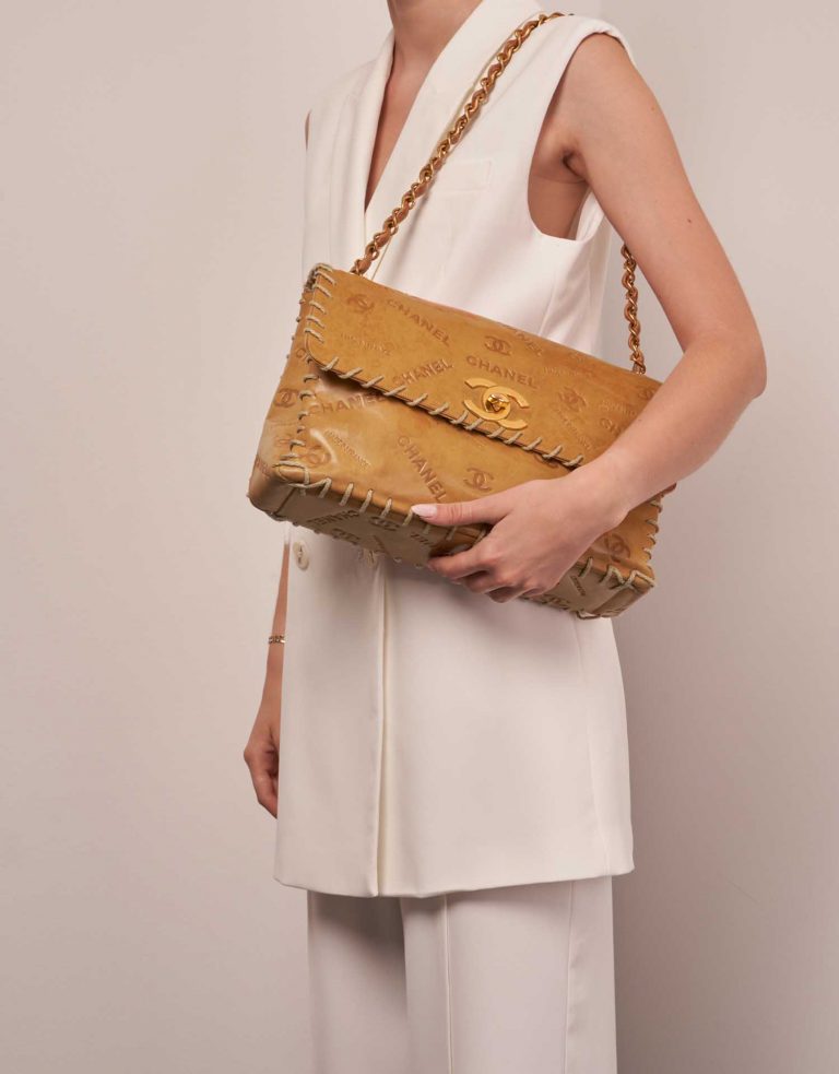 Chanel Timeless Jumbo Natural Sizes Worn | Sell your designer bag on Saclab.com
