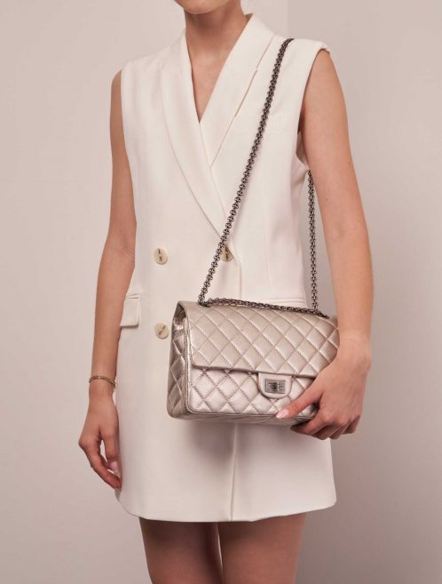 Chanel 255Reissue 226 ShinyChampagne Sizes Worn | Sell your designer bag on Saclab.com