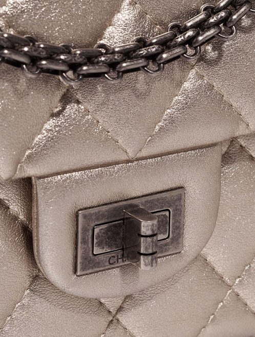 Chanel 255Reissue 226 ShinyChampagne Closing System  | Sell your designer bag on Saclab.com