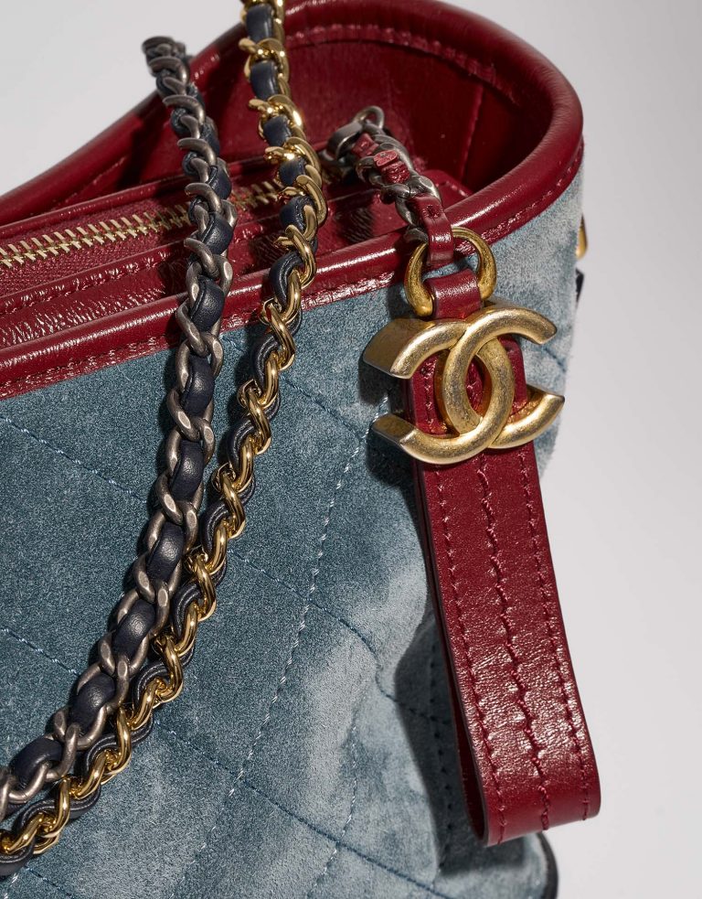 Chanel Gabrielle Medium Blue-Navy-Red Closing System  | Sell your designer bag on Saclab.com