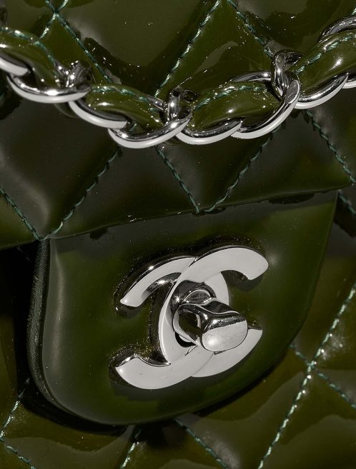 Chanel Timeless Medium Green Closing System  | Sell your designer bag on Saclab.com
