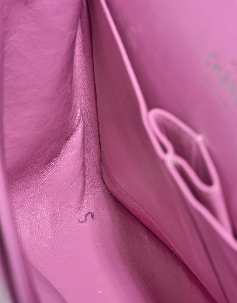 Chanel Timeless Jumbo Violet signs of wear 1 | Sell your designer bag on Saclab.com
