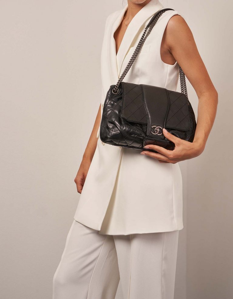 Chanel FlapBag Large Black Sizes Worn | Sell your designer bag on Saclab.com
