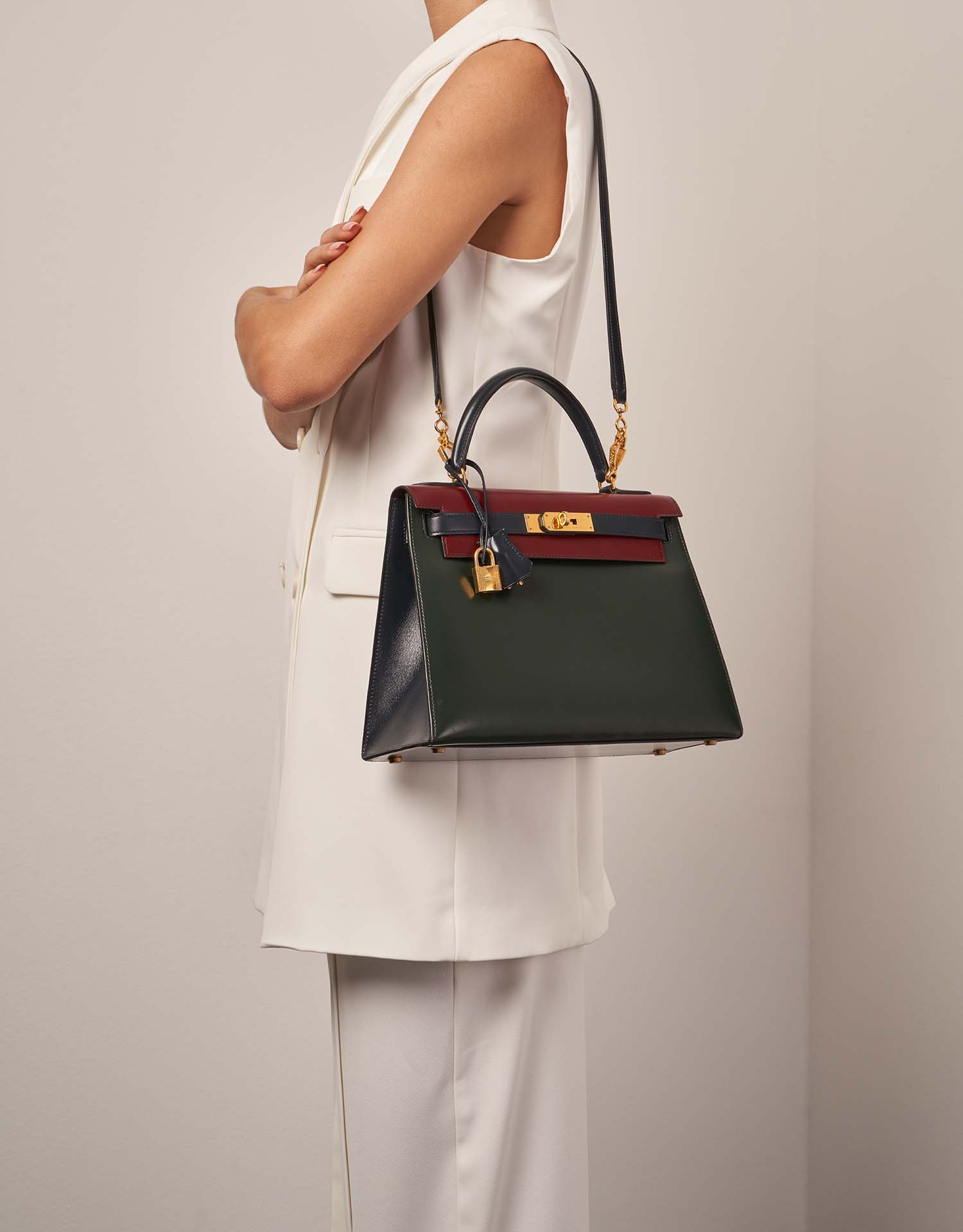 Hermès Kelly 28 Box Vert Fonce / Rouge H / Blue Indigo | SACLÀB