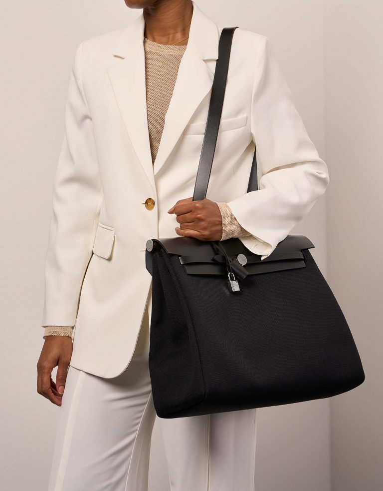 Hermès Herbag 39 Black 1M | Sell your designer bag on Saclab.com