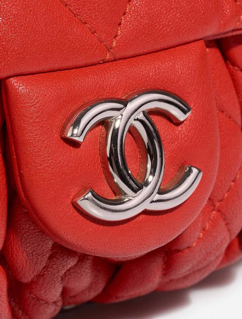 Chanel ChainAround Small Red Closing System  | Sell your designer bag on Saclab.com
