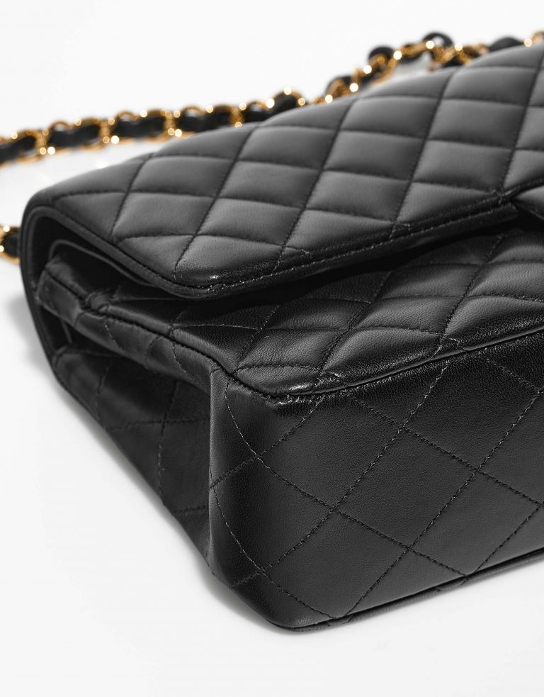 Chanel Timeless Medium Black signs of wear| Sell your designer bag on Saclab.com