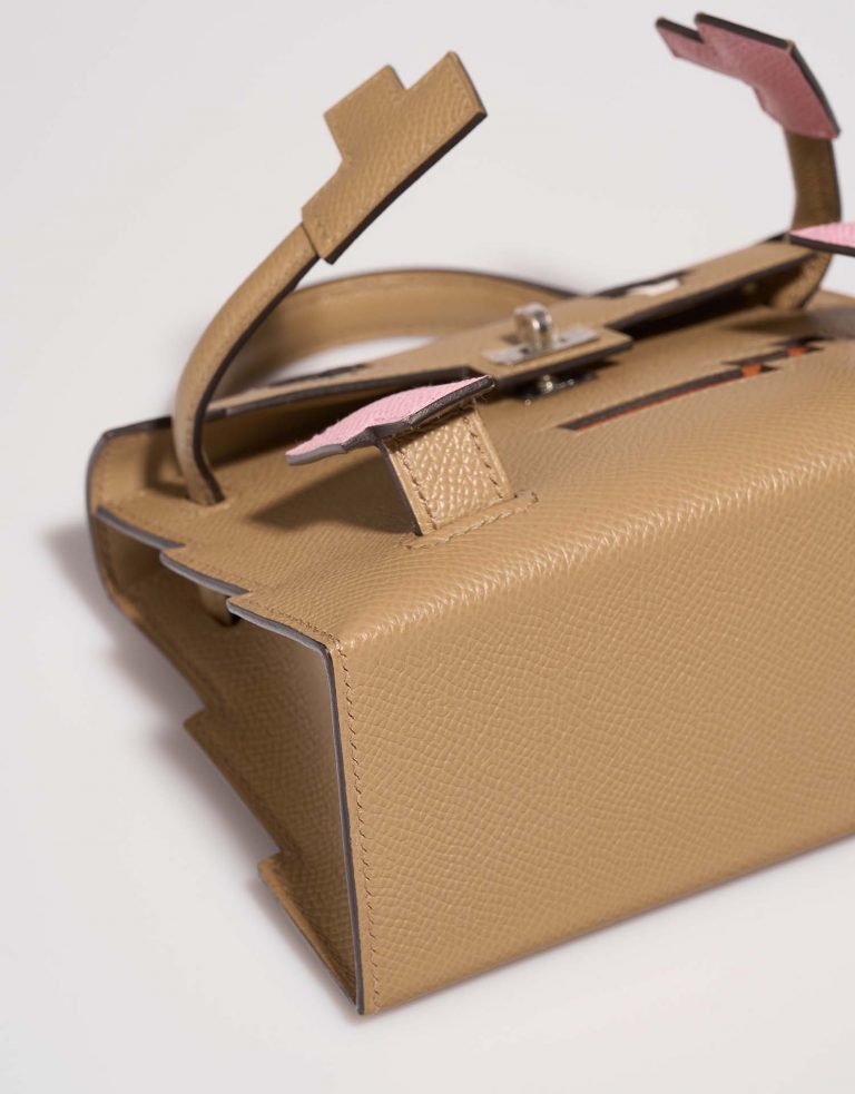 Hermès Kelly DollPicto Chai-Mauve-TerreBattue-Celeste signs of wear | Sell your designer bag on Saclab.com