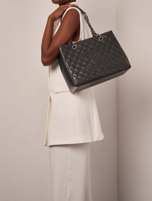 Chanel GST Charcoal Sizes Worn | Sell your designer bag on Saclab.com