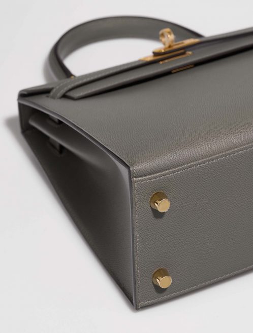 Hermès Kelly 25 VertAmande signs of wear | Sell your designer bag on Saclab.com