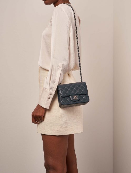 Chanel Timeless MiniSquare Navy Sizes Worn | Sell your designer bag on Saclab.com