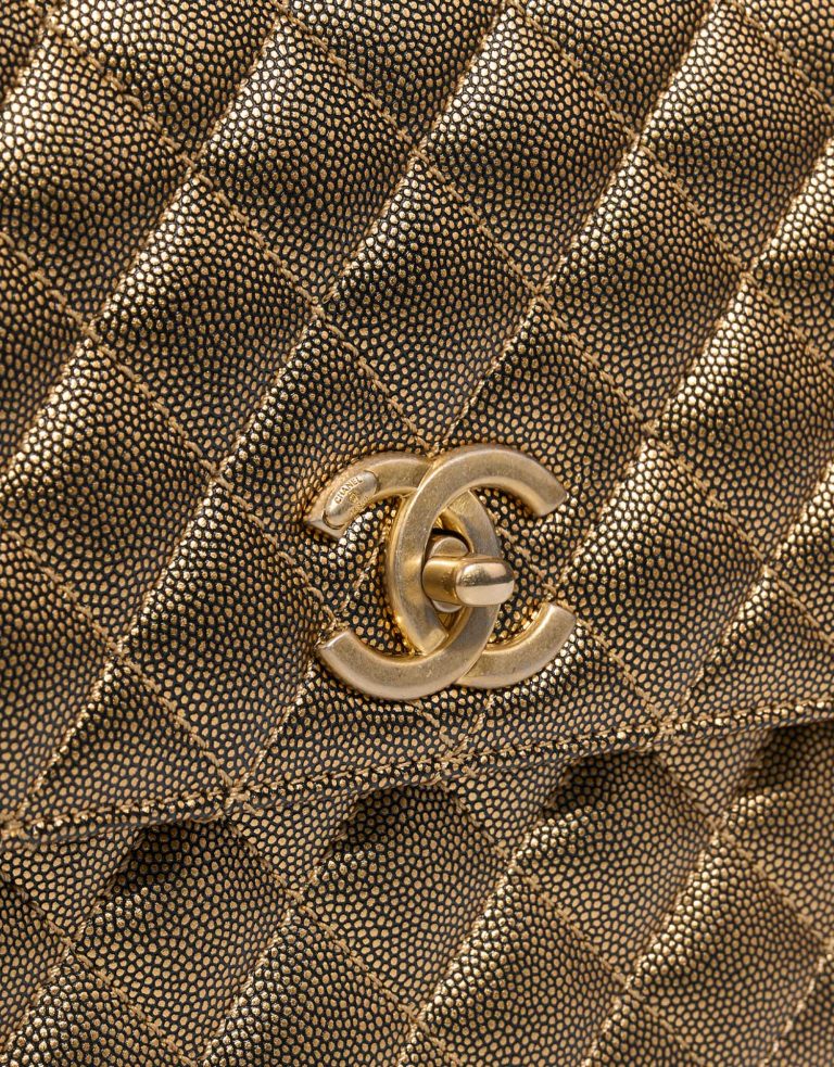 Chanel TimelessHandle Medium Gold-Black Closing System  | Sell your designer bag on Saclab.com