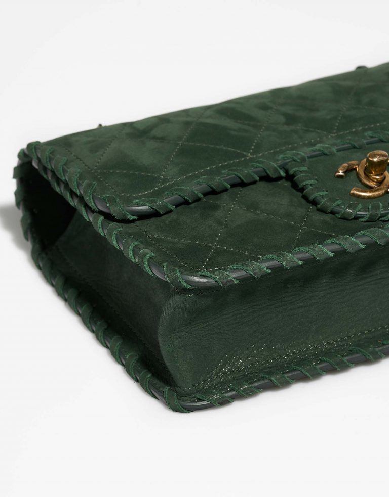 Chanel Timeless Small EmeraldGreen signs of wear| Sell your designer bag on Saclab.com
