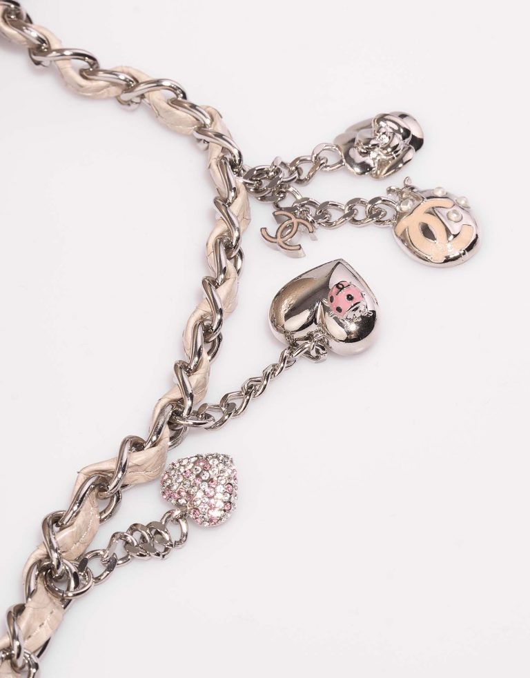 Chanel Timeless Small Nude signs of wear | Sell your designer bag on Saclab.com
