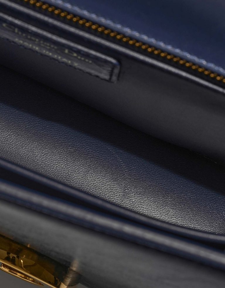 Dior 30Montaigne NavyBlue signs of wear | Sell your designer bag on Saclab.com