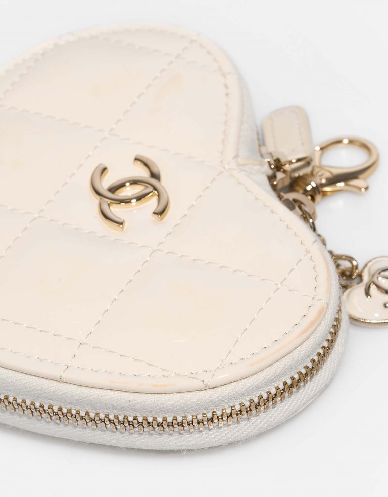 Chanel ClutchWithChain Black-White signs of wear | Sell your designer bag on Saclab.com