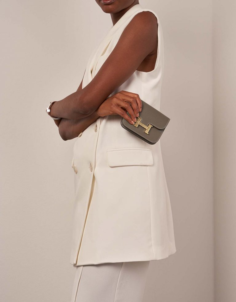 Hermès ConstanceSlimWallet Etoupe Sizes Worn | Sell your designer bag on Saclab.com