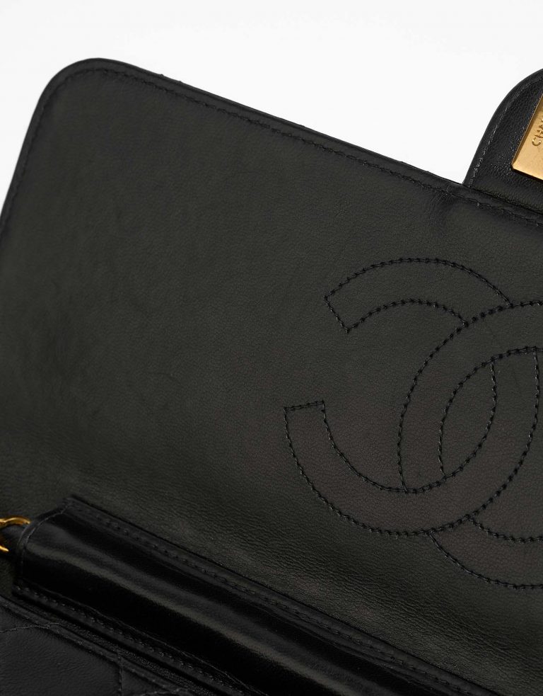 Chanel Timeless Medium Black signs of wear| Sell your designer bag on Saclab.com