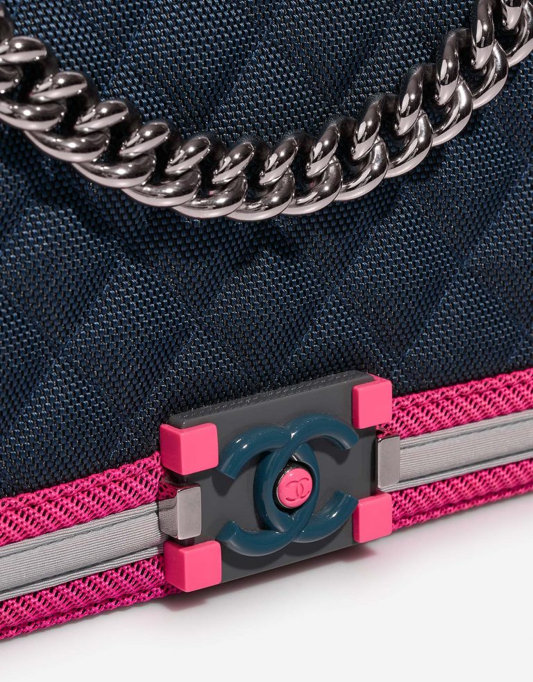 Chanel Boy OldMedium Multicolor Closing System  | Sell your designer bag on Saclab.com