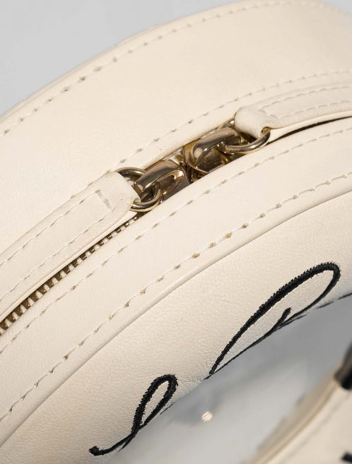 Chanel Cruise19LaPausaLifeSaverRound Black-White Closing System  | Sell your designer bag on Saclab.com