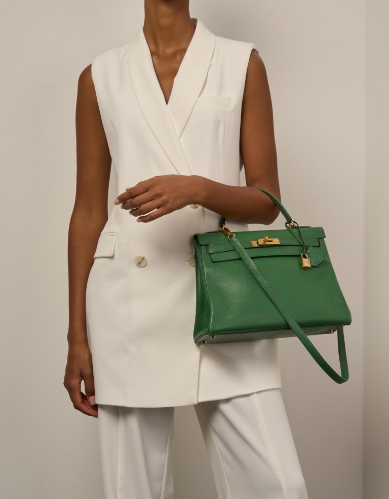 Hermès Kelly 32 VertBengale Sizes Worn| Sell your designer bag on Saclab.com