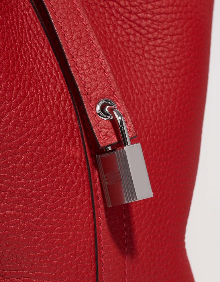 Hermès Picotin 18 RougeCasaque Closing System  | Sell your designer bag on Saclab.com